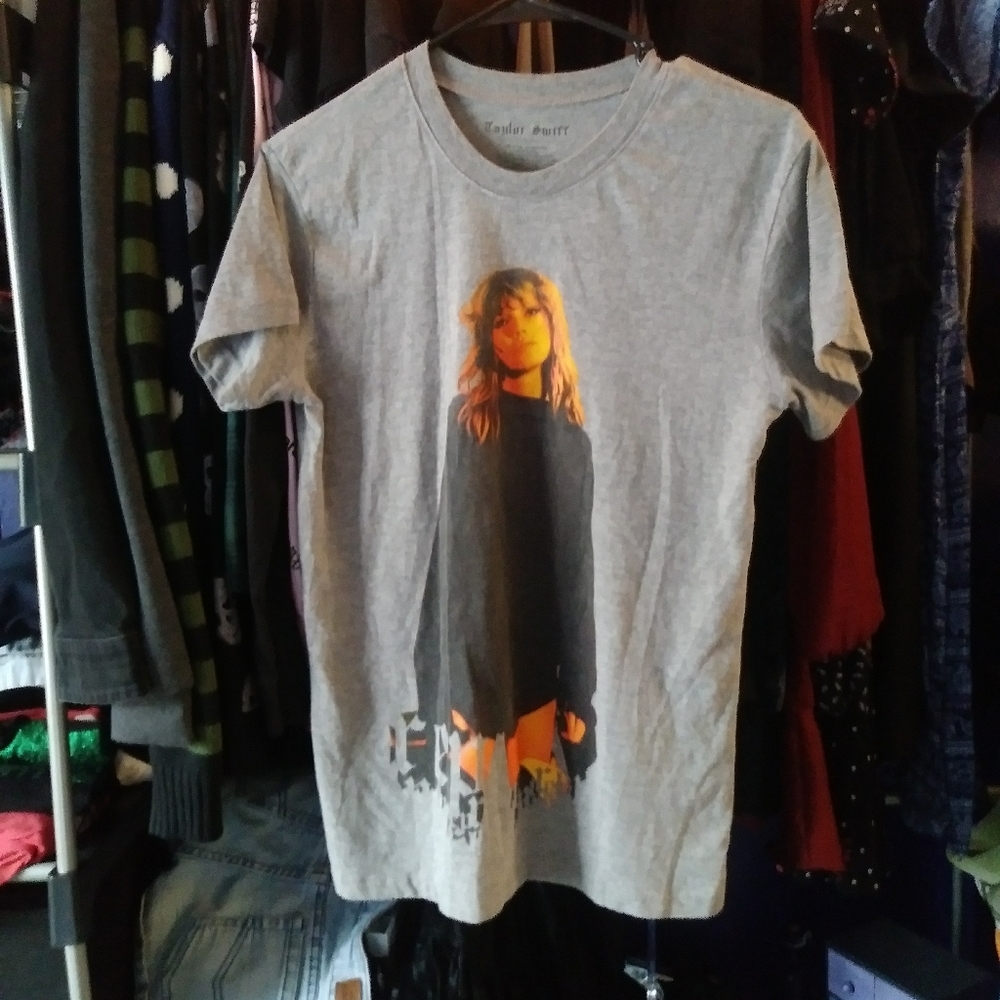 💙SALE💙 Taylor Swift Rep Grey T Shirt Size Small